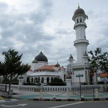 突如目の前に現れた大きなモスク