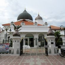 立派なモスクではありますが、庶民的な雰囲気も感じられました