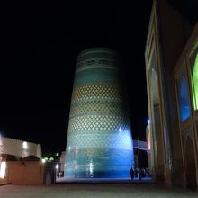 夜のカルタ・ミナル