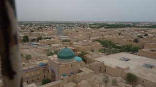 青いドームが目立つ