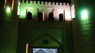 一番賑やかな門