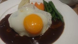 平日でも並びます