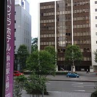 朝食レストランから見えた通りのようす