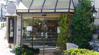 小さなかわいらしい洋菓子店