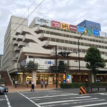 西武大津店、外観。