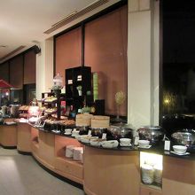 目立ったメイン料理はないものの、料理の種類は豊富です