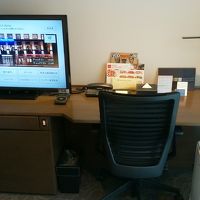 TVも大きめでリモコンで左右に動きます。