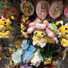 パイロットの服を着ているピカチュウが可愛い By Faran ポケモンストア 関西空港店 のクチコミ フォートラベル