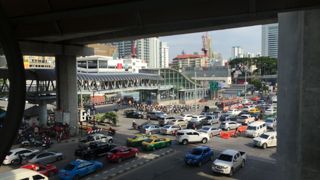 マッカサン駅とつながってるけど、ちょい不便