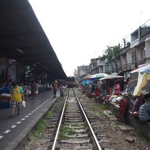 しかし、奥から入れば駅？