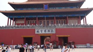 一番後ろにある門