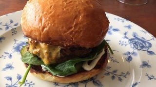 人気のハンバーガー屋さん
