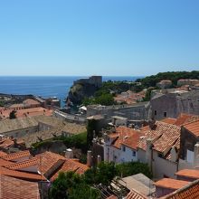 西側の城壁、ロブリイェナツ要塞も見えます