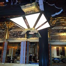 阿弥陀堂内にて