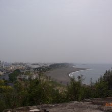 旗津半島とビーチの眺め。天気がよければきれいかも。