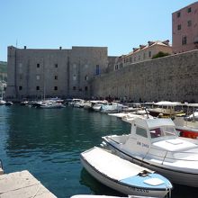 小型船が沢山あります