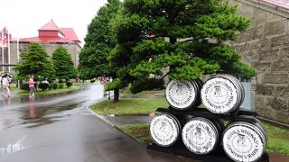 蒸留所ガイドツアーがあります。