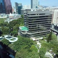 この右の方にすこーしだけ海が見えました。