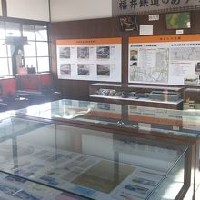 待合室には福井鉄道の歴史の展示があります。