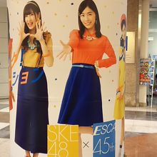 SKE48のメンバーが至るところで見られました。