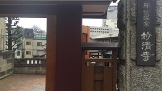 文京区白山の町のお寺
