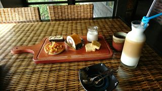 温泉地の静かな邸宅レストラン