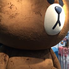 ラインフレンズストア原宿  店内のデカいブラウン