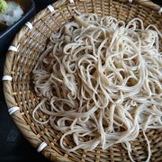 蕎麦の味が濃いのに腰がある