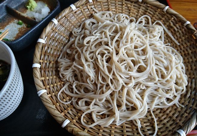 蕎麦の味が濃いのに腰がある