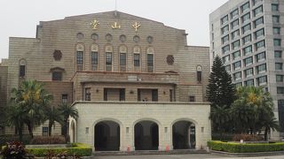 1936年（昭和11年）建立の公会堂
