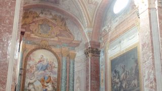 ミケランジェロ設計。ユニークな教会