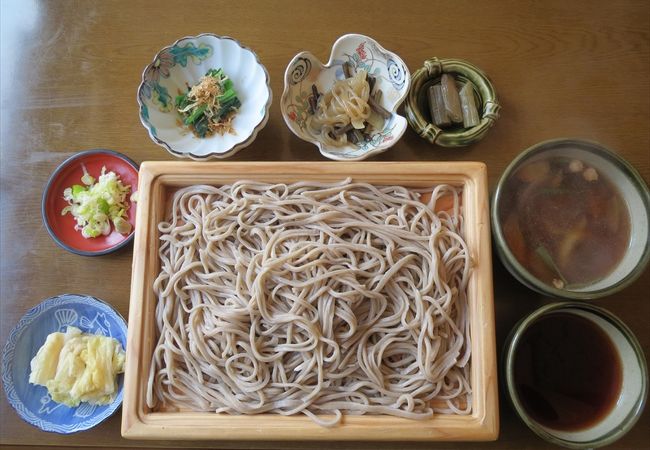 尾花沢市二藤袋にある手打ち蕎麦屋．農家民宿もやっているこのこと．