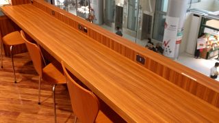 カウンター席がある本屋さん