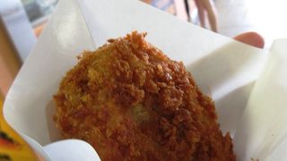 その場で揚げてくれます