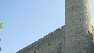 初期の城砦のなごりです。