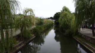 美観地区の奥に架かる橋