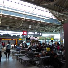 出国後のエリア、イスが少ない