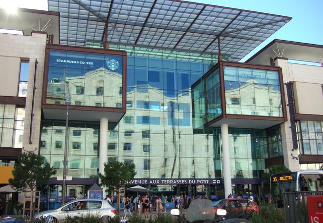 便利なショッピングモール