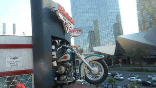 ストリップ通りに巨大なハーレー