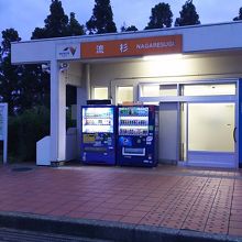 建物はトイレしかありません。