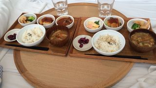 斬新なスタイルで食すランチ