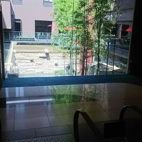 エスカレータで降りると・・