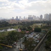 マニラの新都心が見えます。建物はマニラ市役所です。