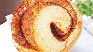 ローカルにも大人気！絶品シナモンロール！！