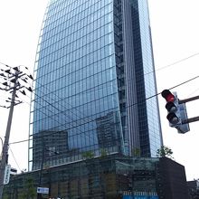 新潟日報メディアシップ、万代シティ側より。