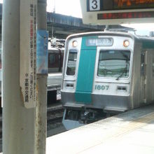 一部、近鉄線と直通しています。