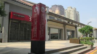 台鐵の線路沿いにあります