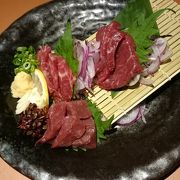 熊本の馬刺しがお奨め。昼からオープン