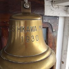 操舵室の横のベル