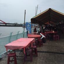 市場のレストランでいただきました